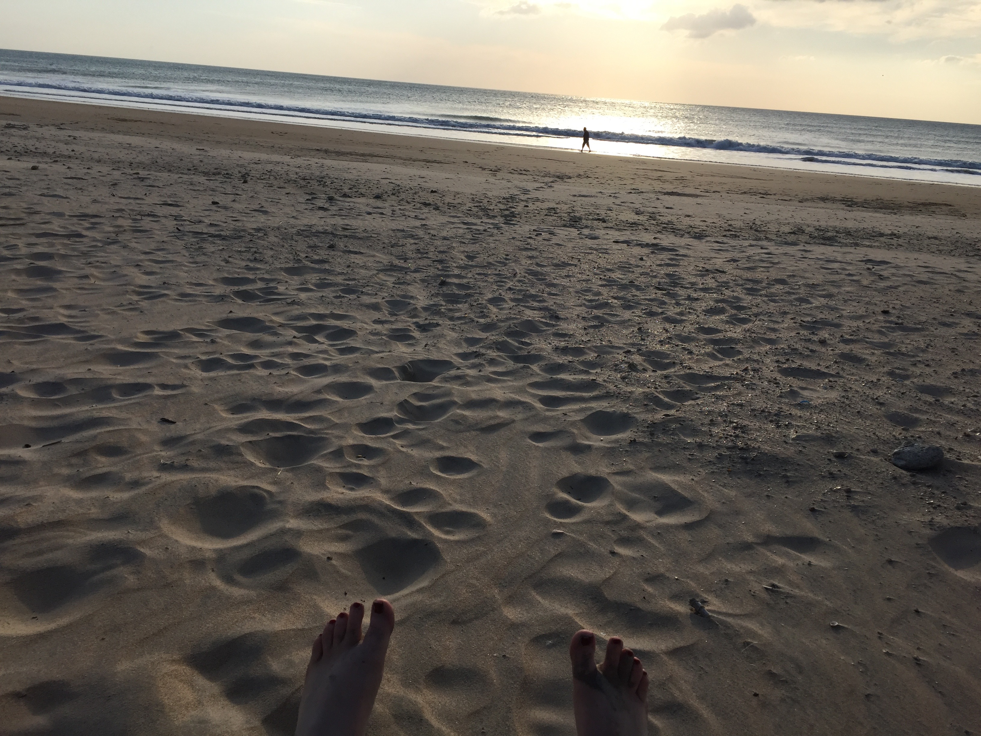 Füße in den warmen Sand und der Sonne beim Untergehen zusehen. Mein Traum...